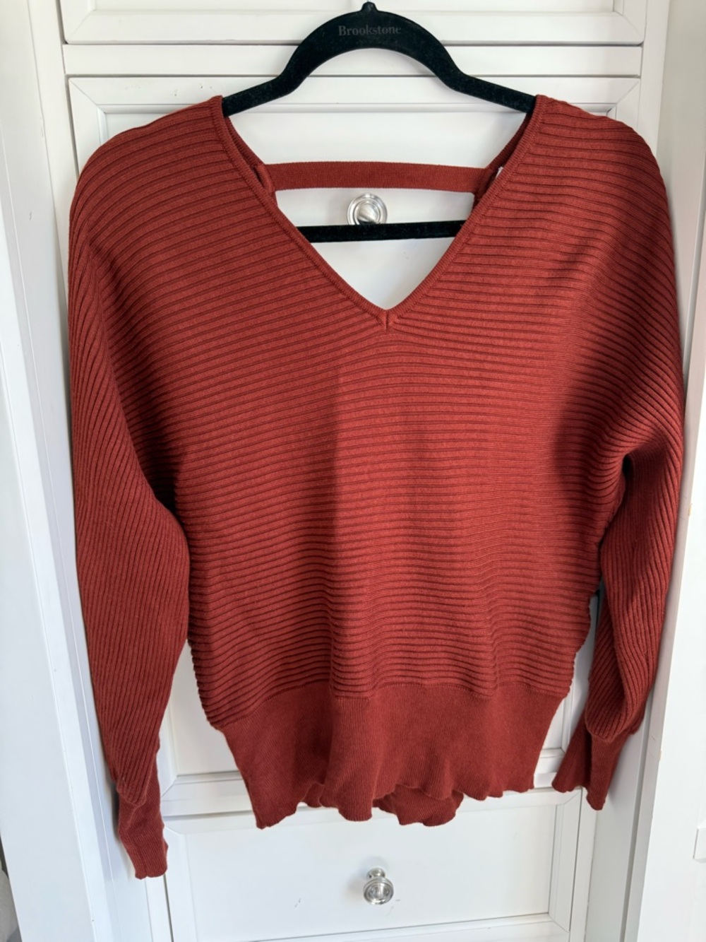 Pink Rose Ribbed V-Neck Sweater in Rust